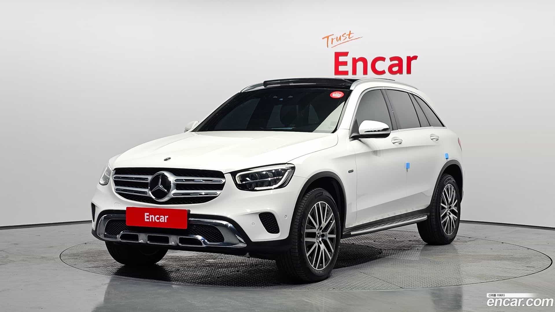 GLC-Class Mercedes-Benz 2021.8-OUTER-001