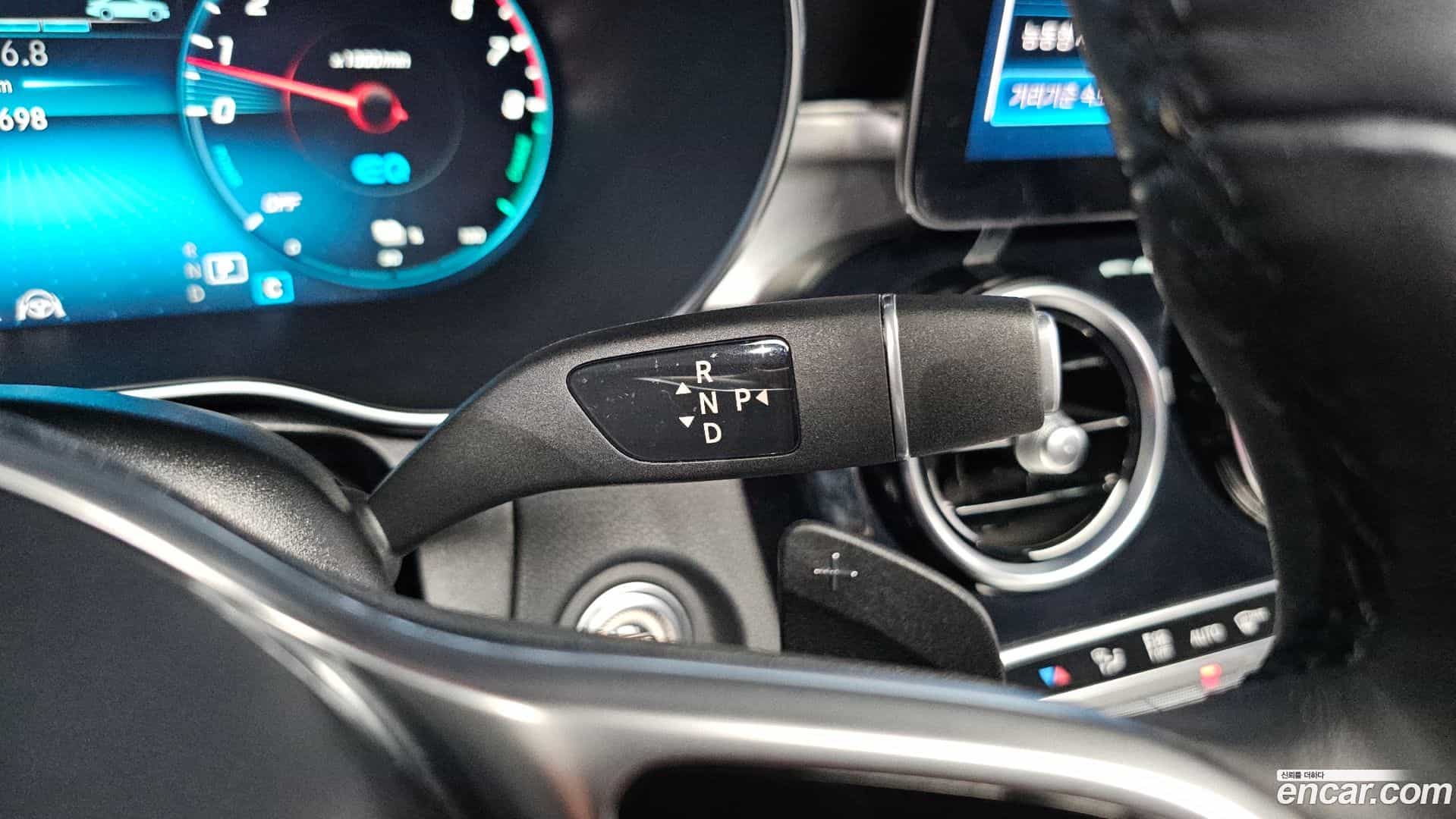 GLC-Class Mercedes-Benz 2021.8-INNER-009