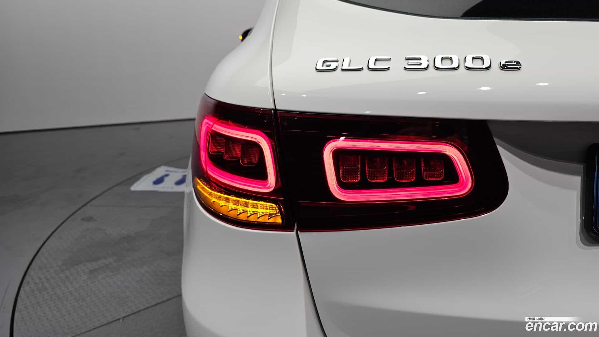 GLC-Class Mercedes-Benz 2021.8-OUTER-033