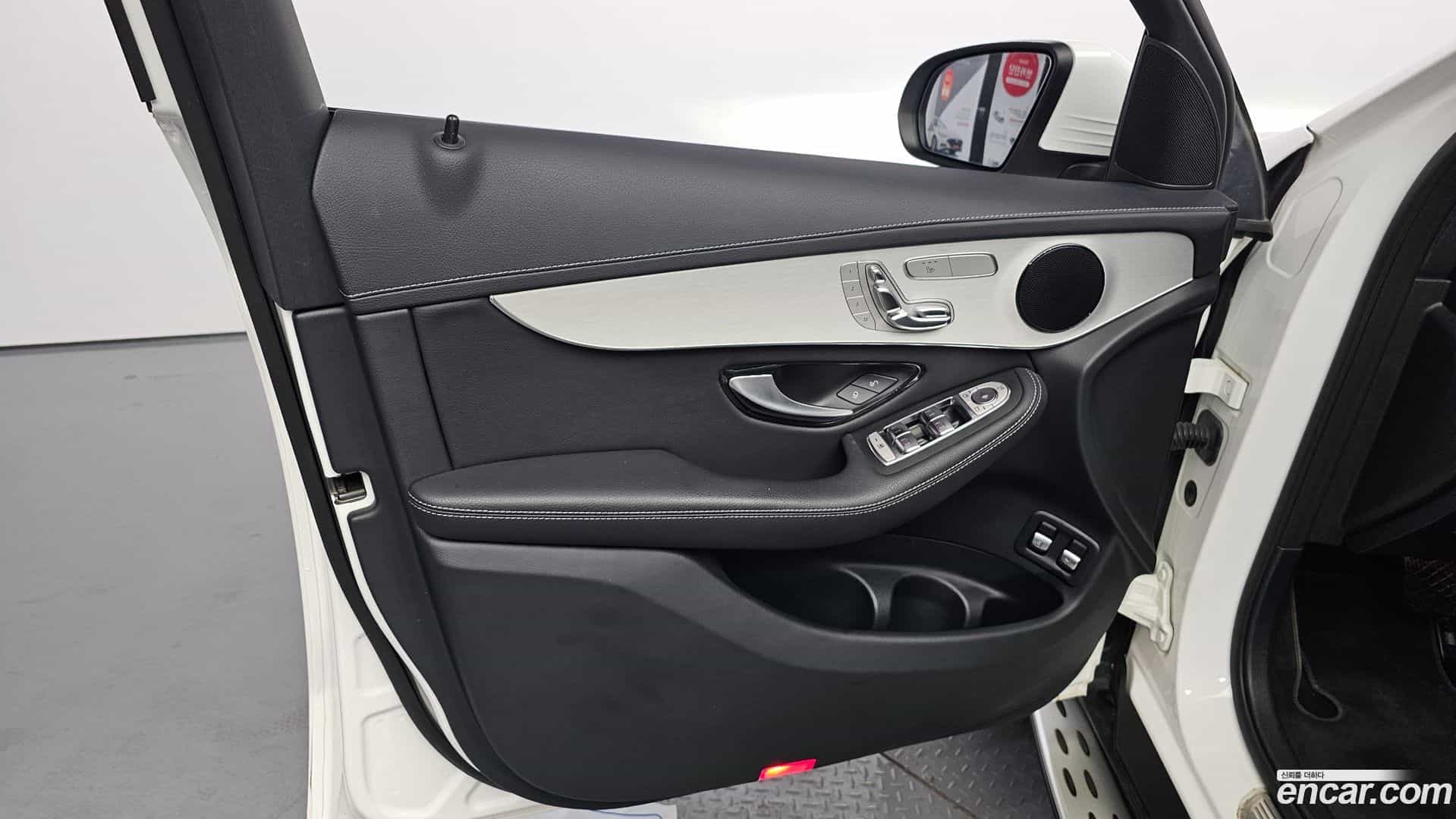 GLC-Class Mercedes-Benz 2021.8-INNER-034