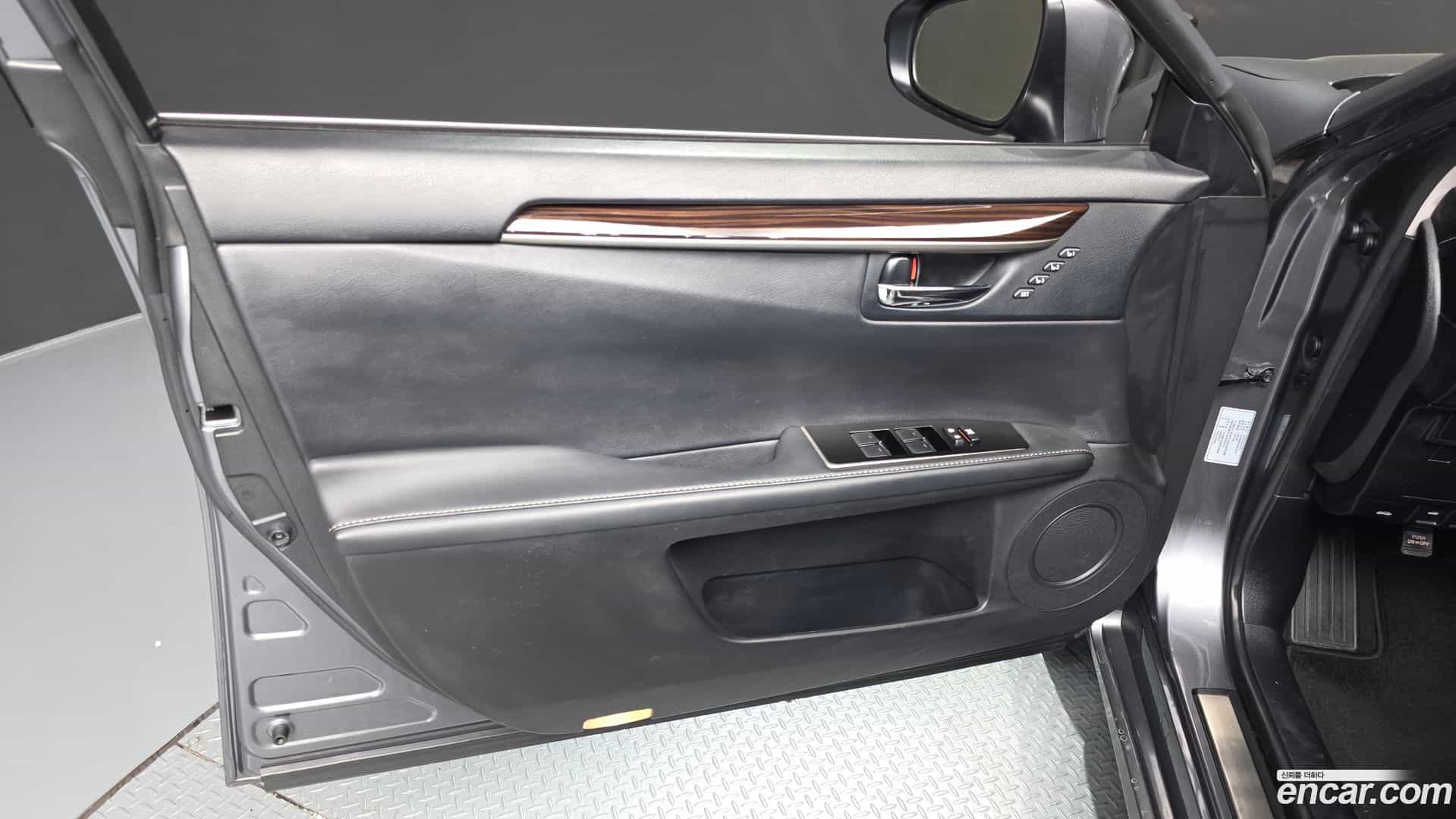 ES Lexus 2015.8-INNER-034