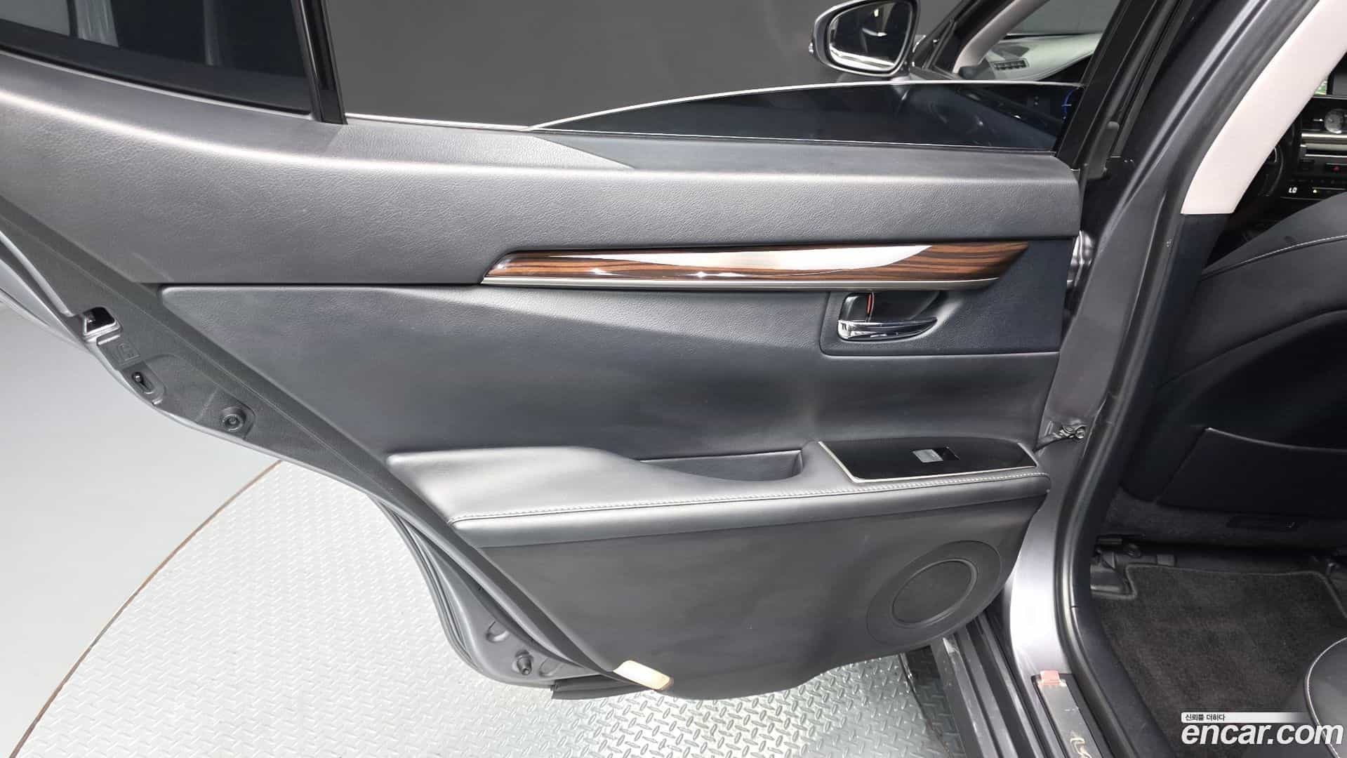 ES Lexus 2015.8-INNER-035