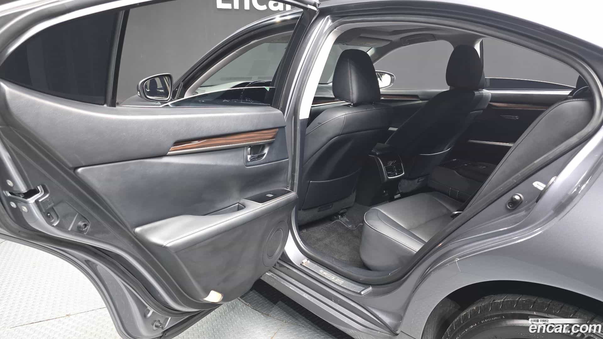 ES Lexus 2015.8-INNER-036