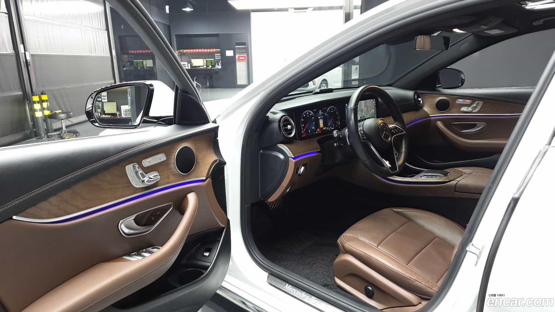 E-Class Mercedes-Benz 2022.4-INNER-010