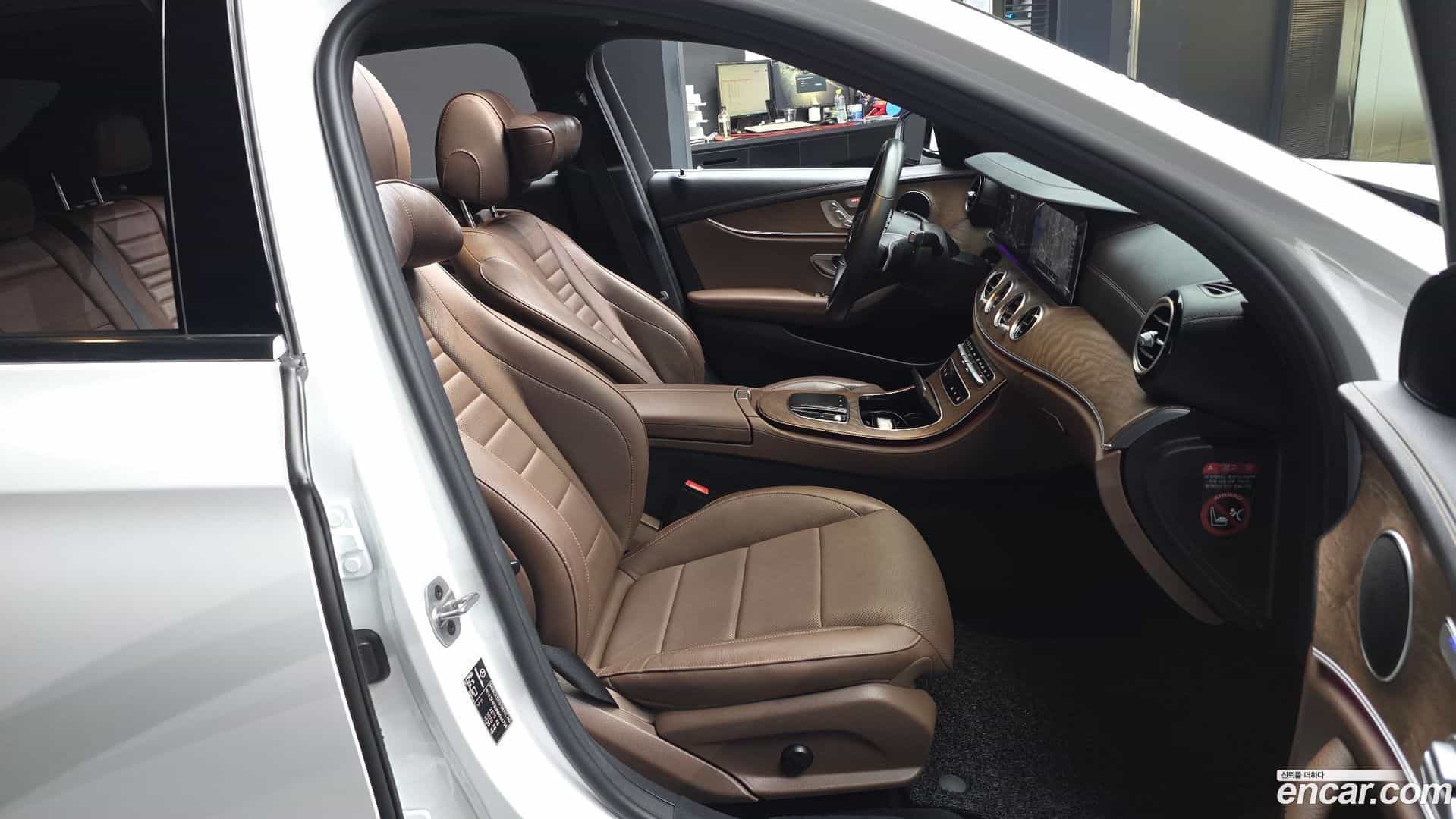 E-Class Mercedes-Benz 2022.4-OPTION-015
