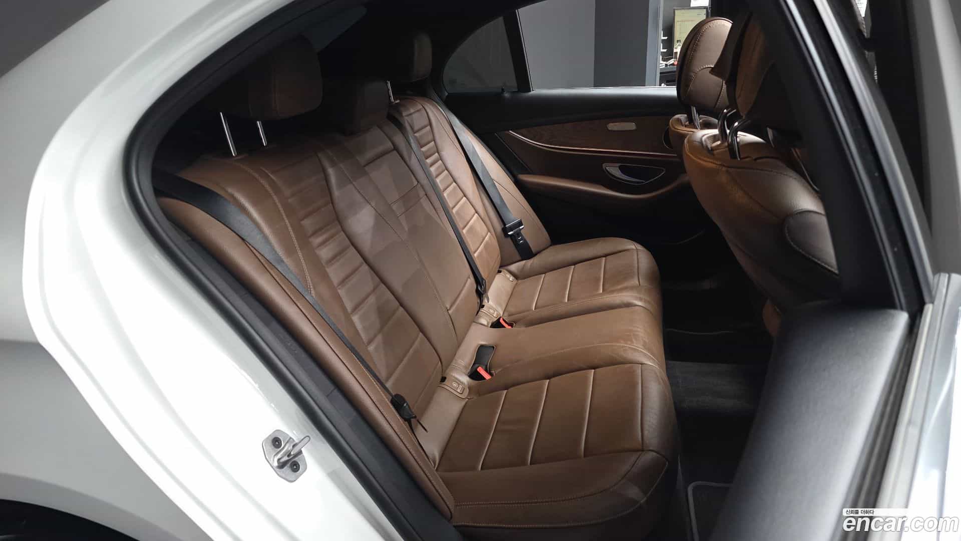 E-Class Mercedes-Benz 2022.4-OPTION-016