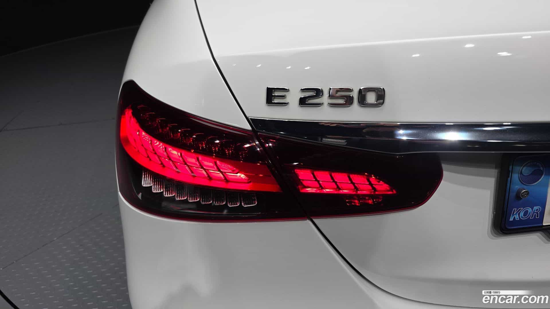E-Class Mercedes-Benz 2022.4-OUTER-033