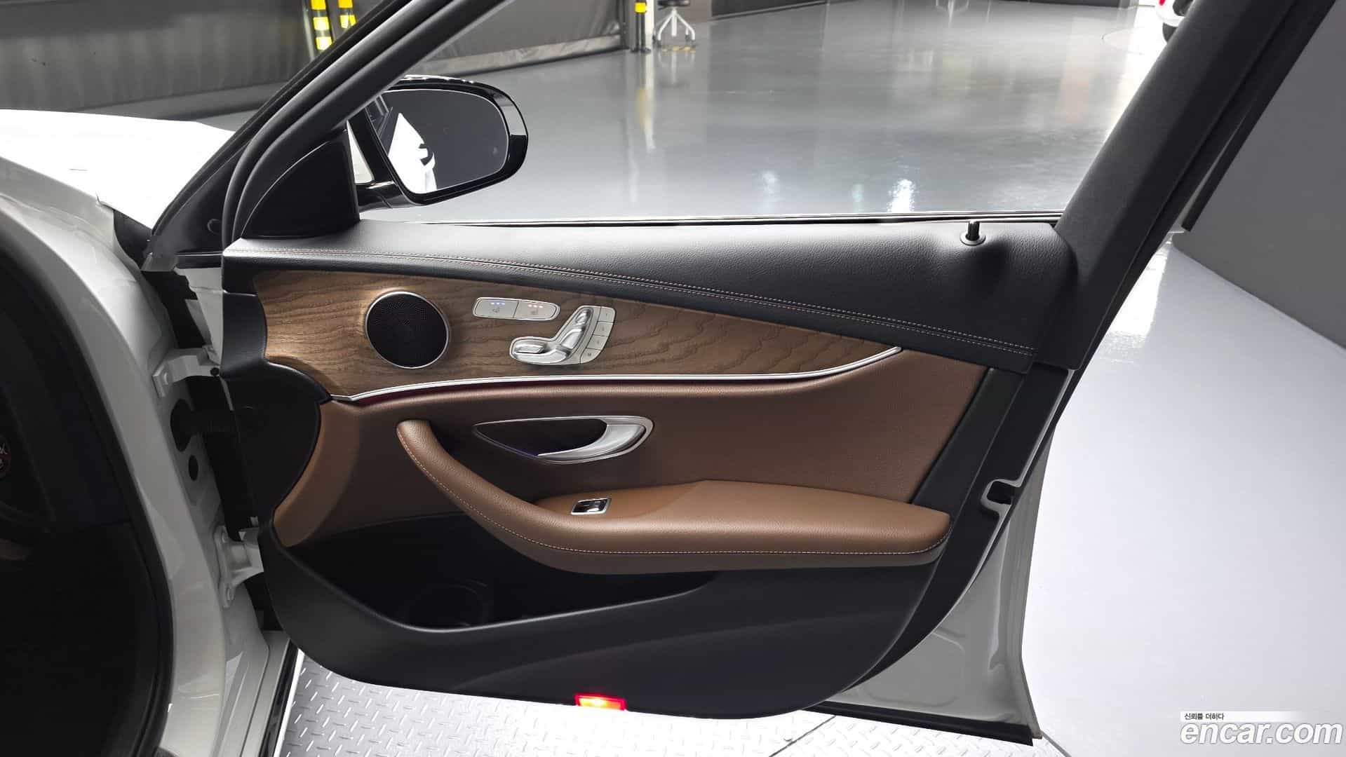 E-Class Mercedes-Benz 2022.4-INNER-034