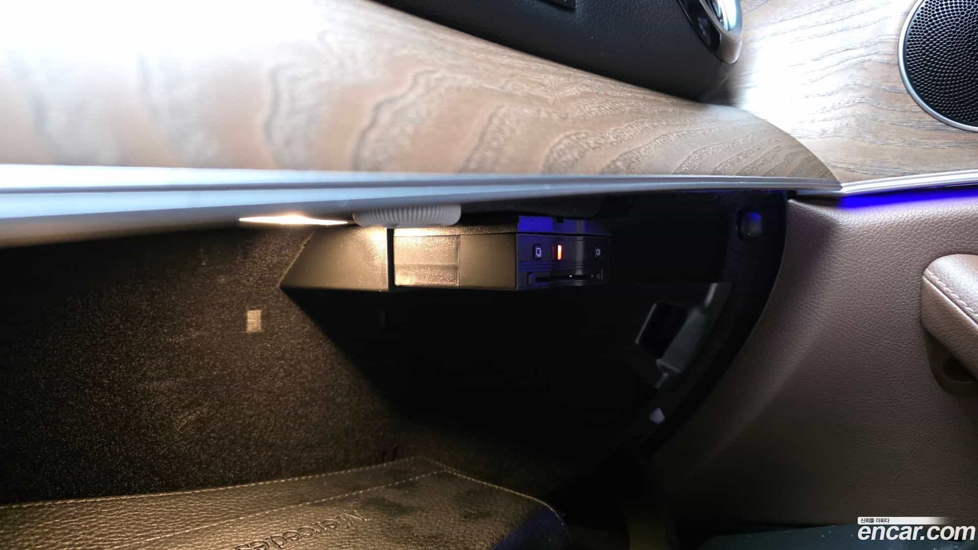 E-Class Mercedes-Benz 2022.4-OPTION-043
