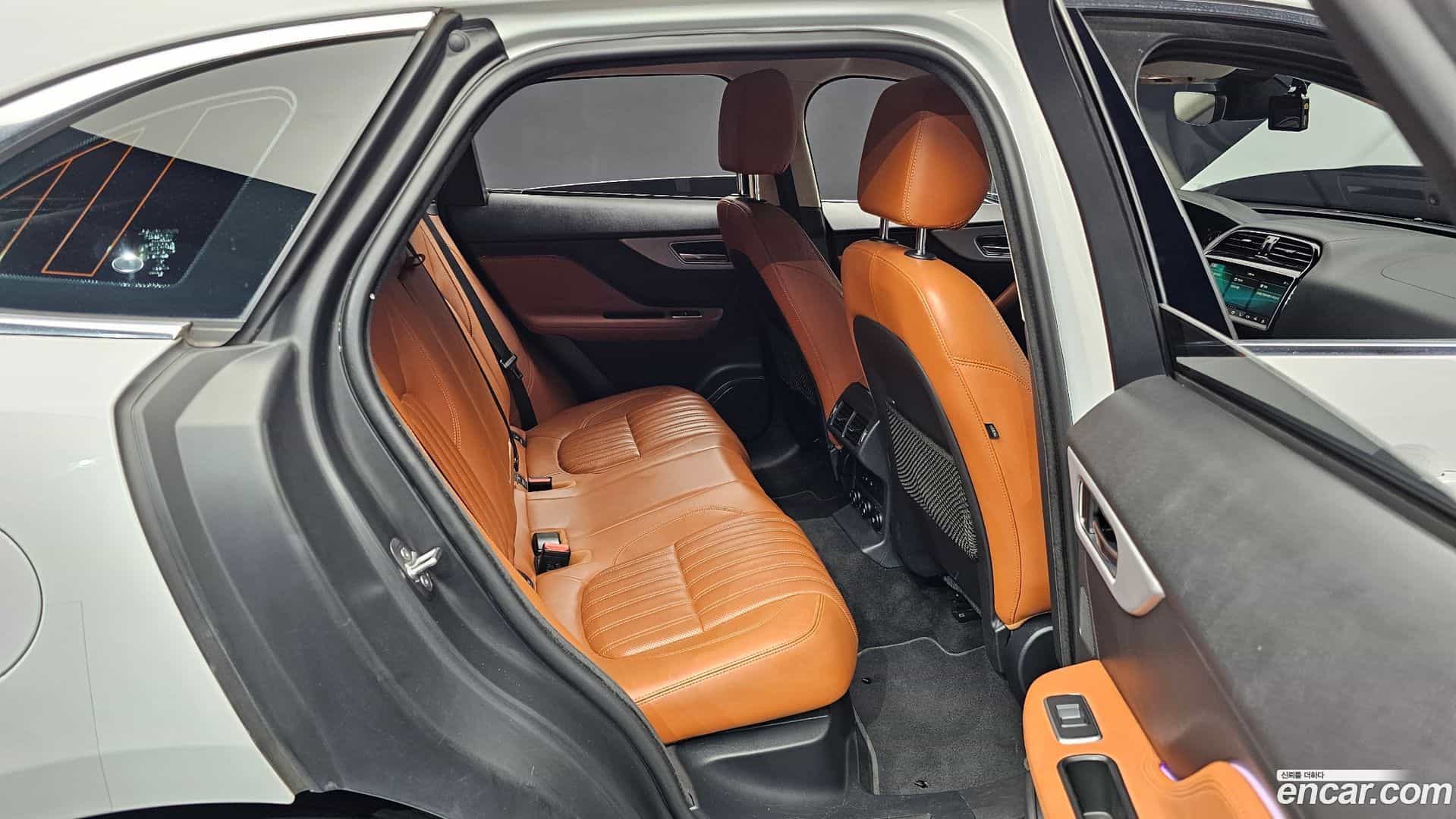 F-PACE Jaguar 2019.6-OPTION-016