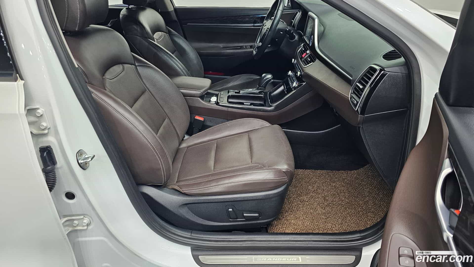 Grandeur Hyundai 2017.5-OPTION-015