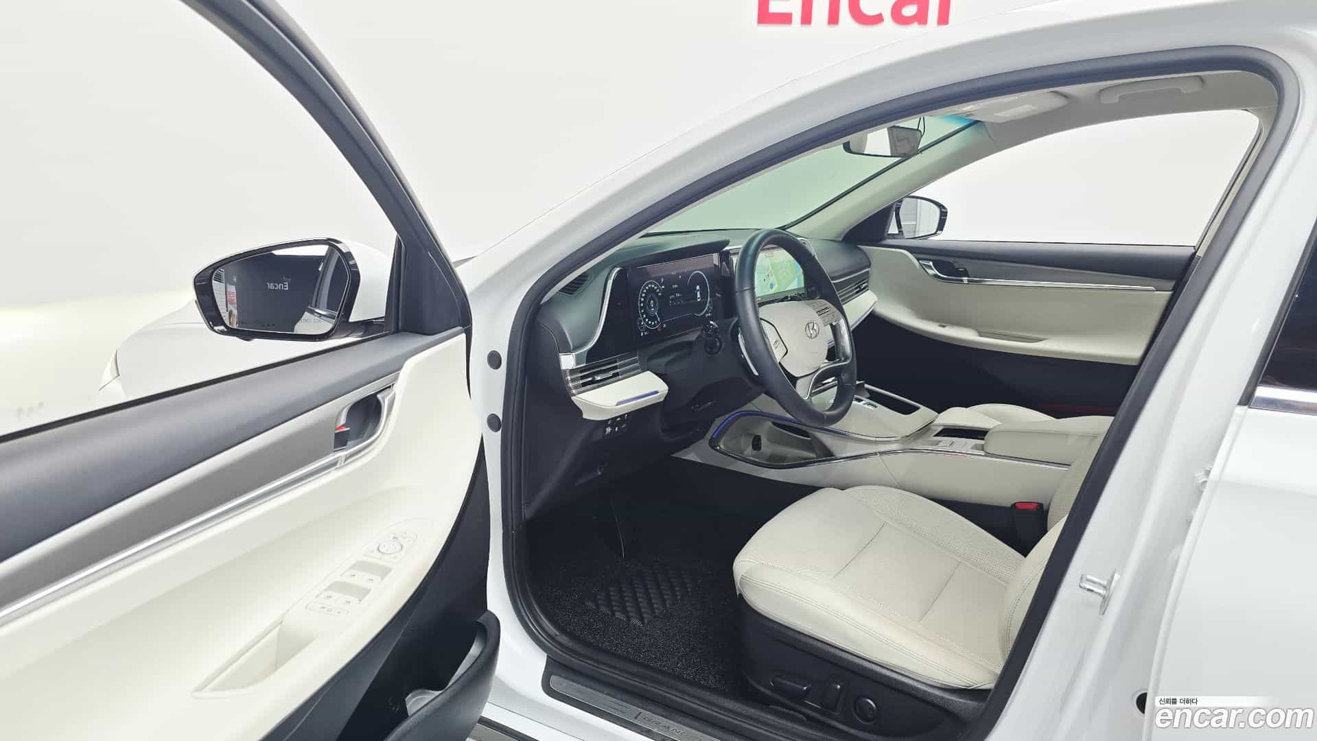 Grandeur Hyundai 2022.3-INNER-010