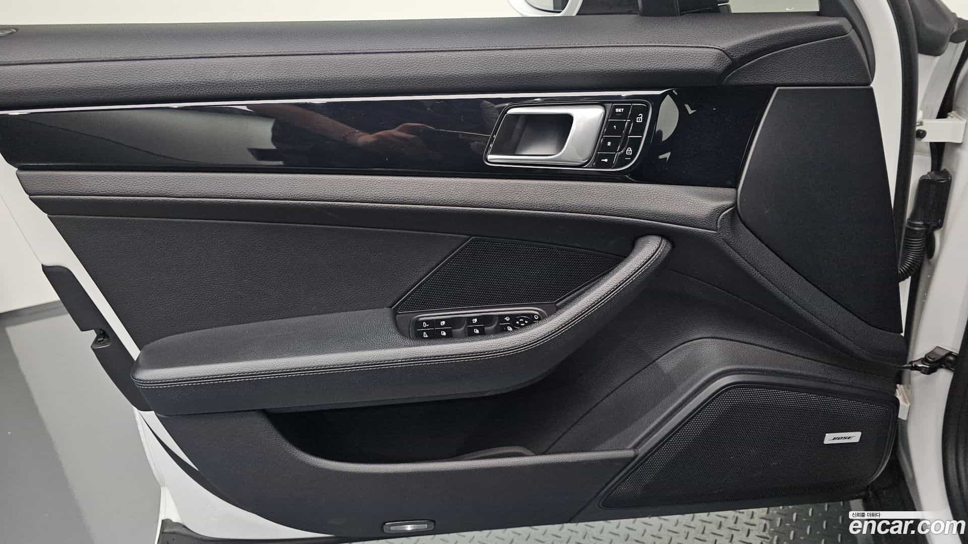 Panamera Porsche 2021.9-INNER-034