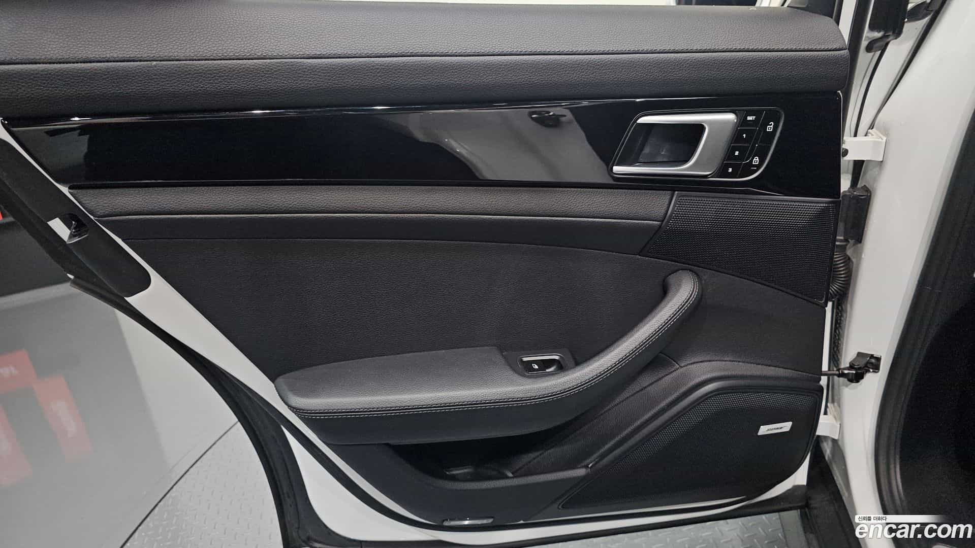 Panamera Porsche 2021.9-INNER-035