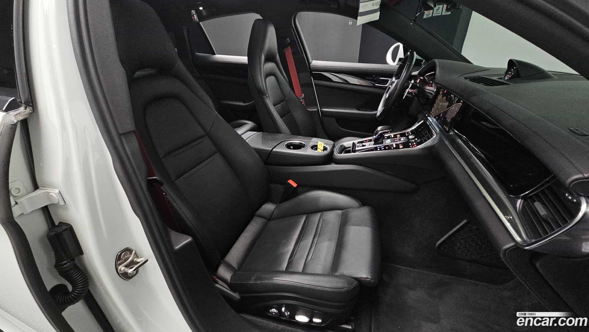 Panamera Porsche 2021.9-INNER-036