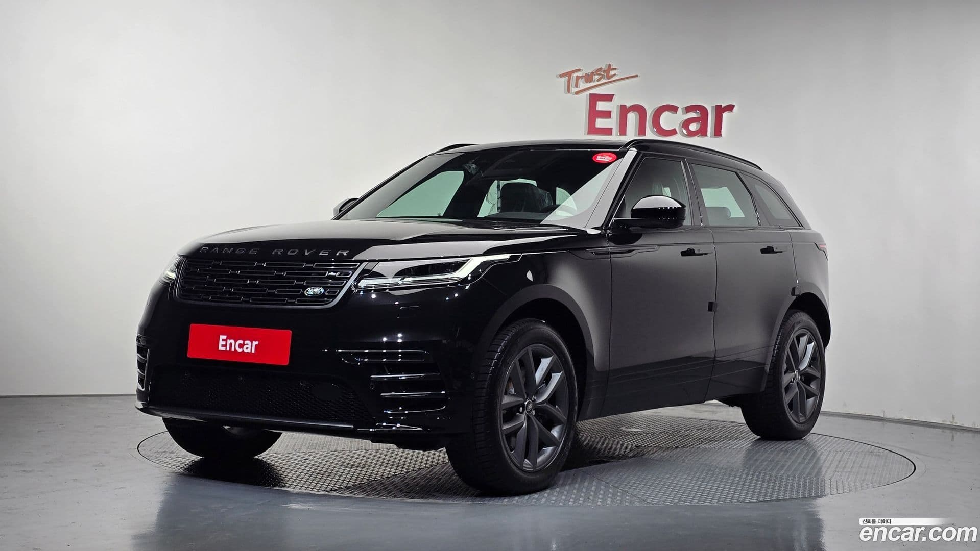 Main__Slider__Photo:Range Rover Velar Land Rover 2026.2-0