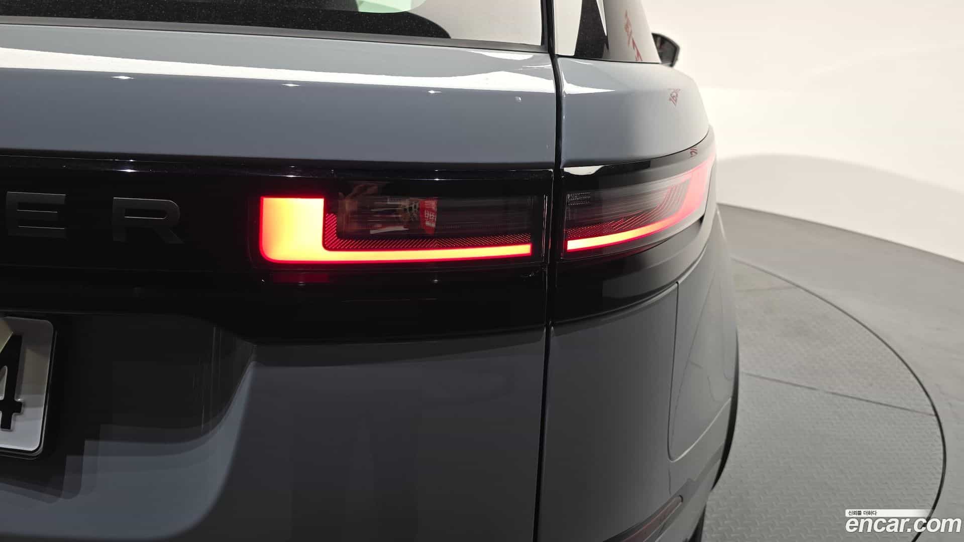 Range Rover Velar Land Rover 2026.2-OUTER-033