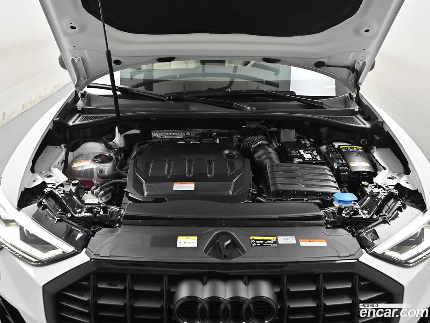 Q3 Audi 2025.11-OUTER-006
