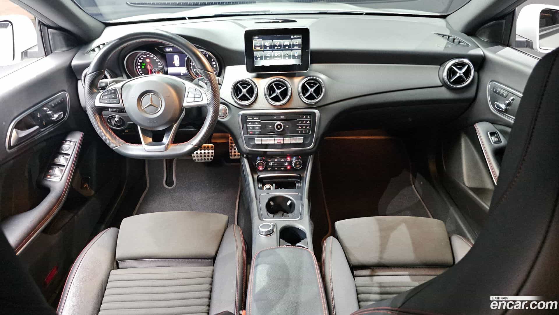 CLA-Class Mercedes-Benz 2018.7-INNER-007