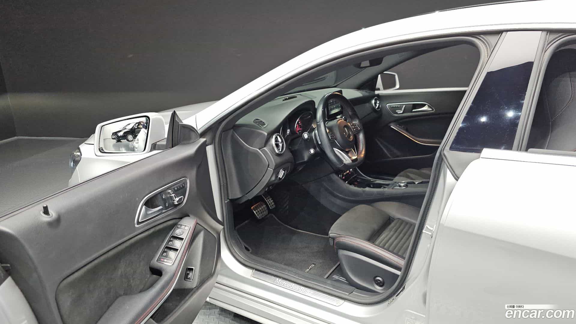 CLA-Class Mercedes-Benz 2018.7-INNER-010