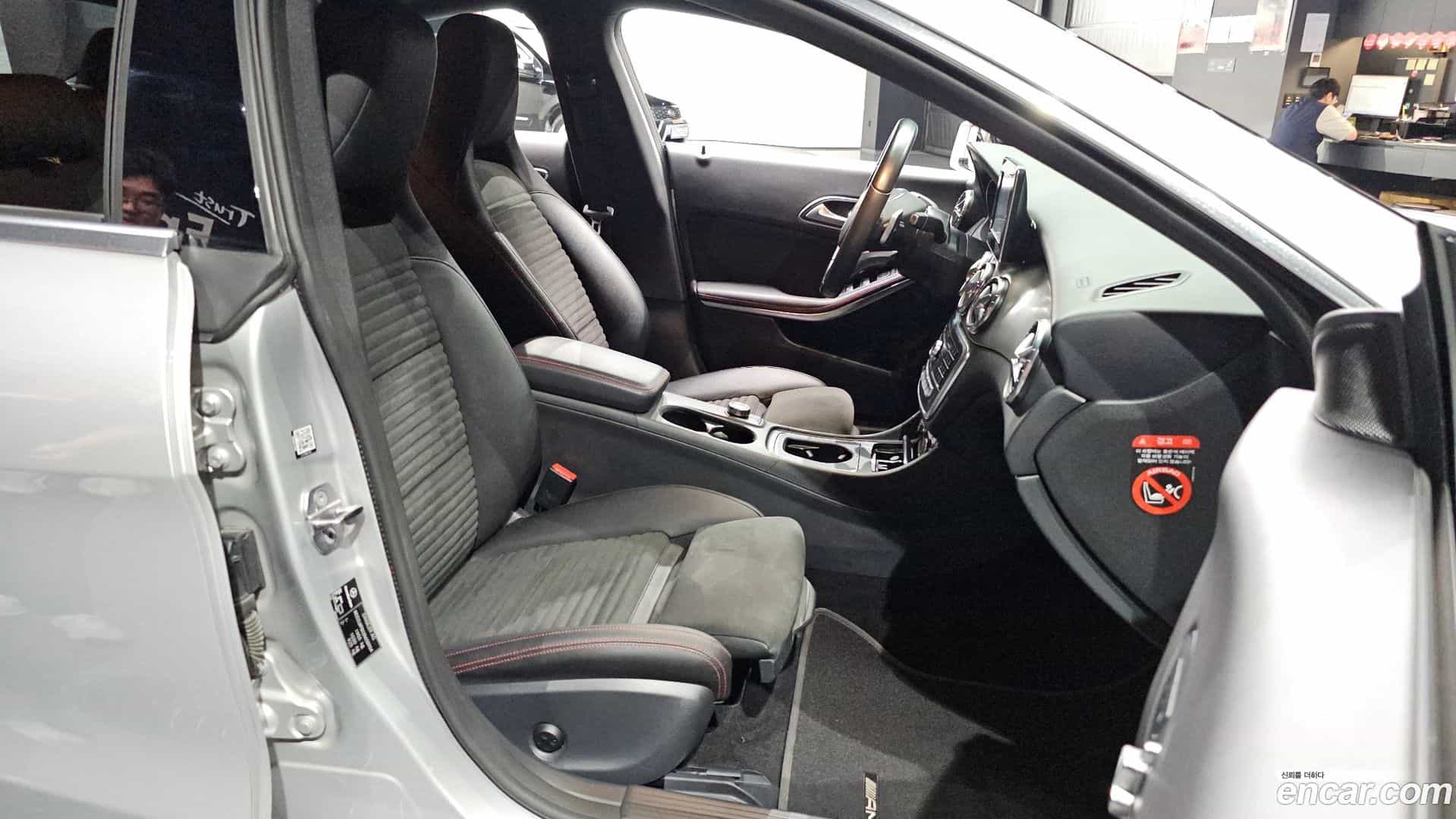 CLA-Class Mercedes-Benz 2018.7-OPTION-016