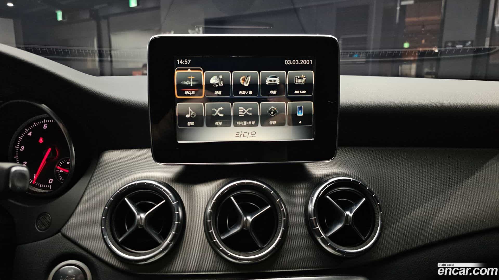 CLA-Class Mercedes-Benz 2018.7-OPTION-020