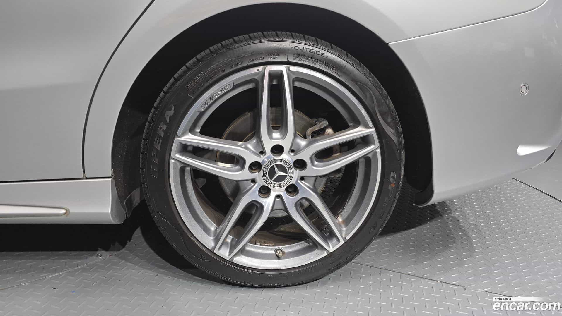 CLA-Class Mercedes-Benz 2018.7-OUTER-031