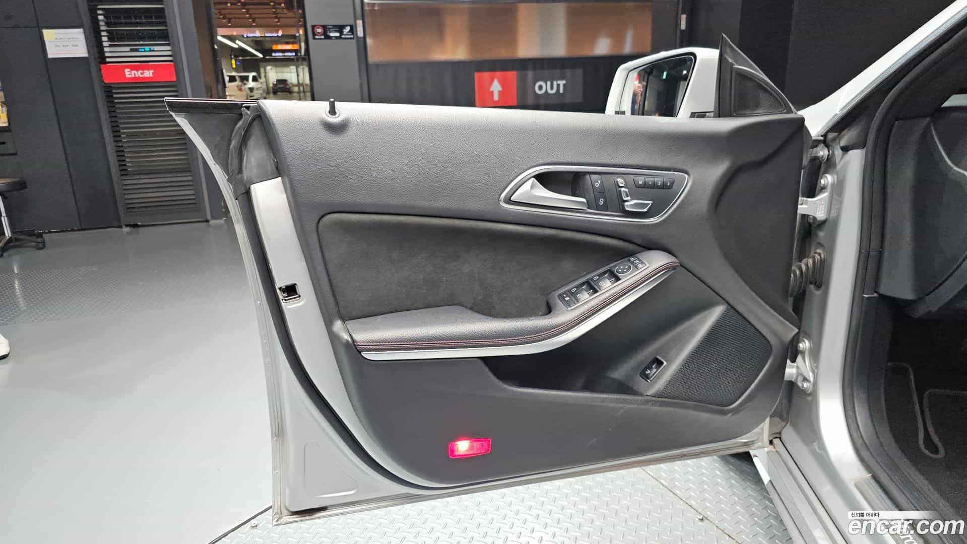 CLA-Class Mercedes-Benz 2018.7-INNER-034