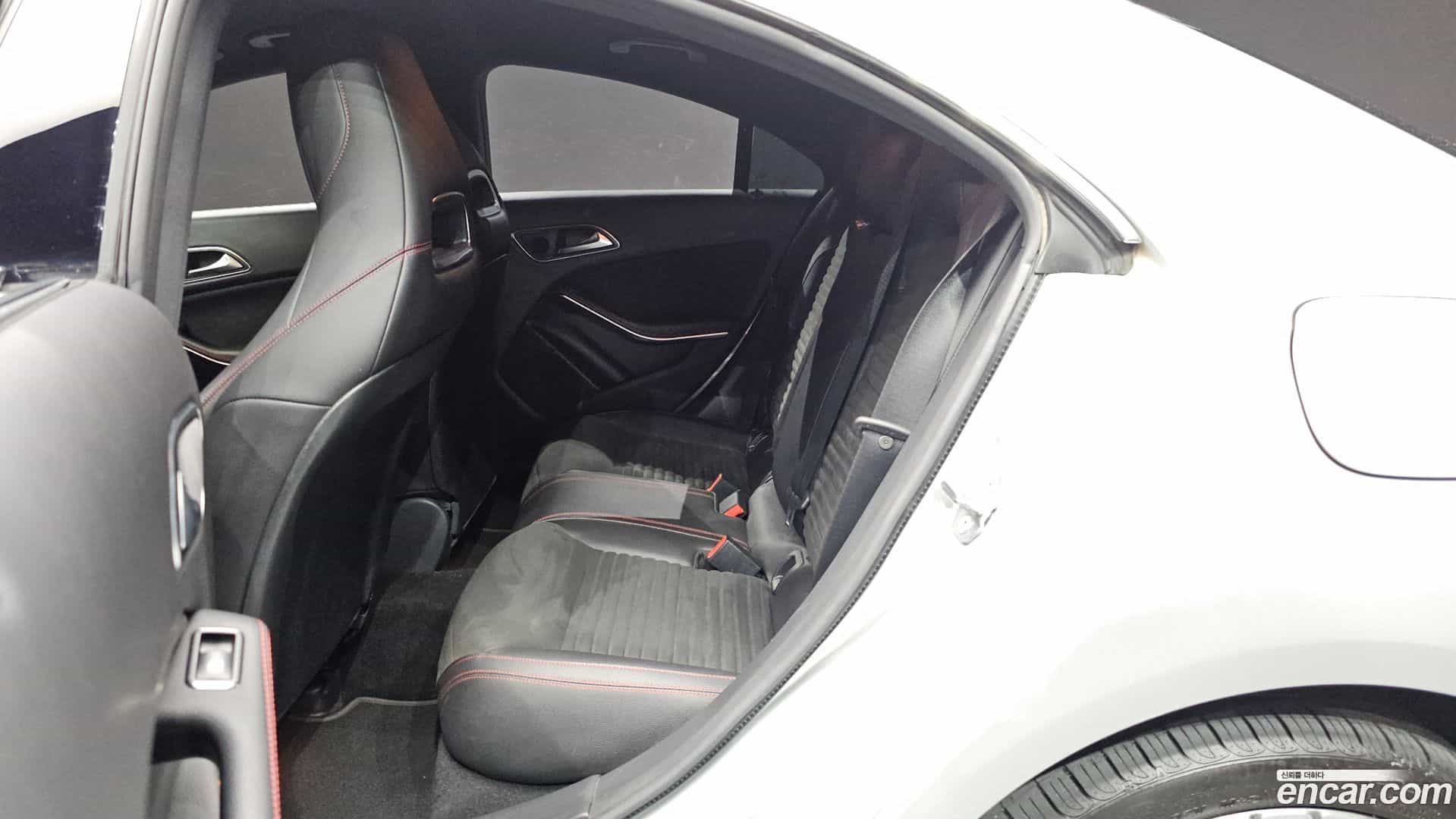 CLA-Class Mercedes-Benz 2018.7-INNER-036