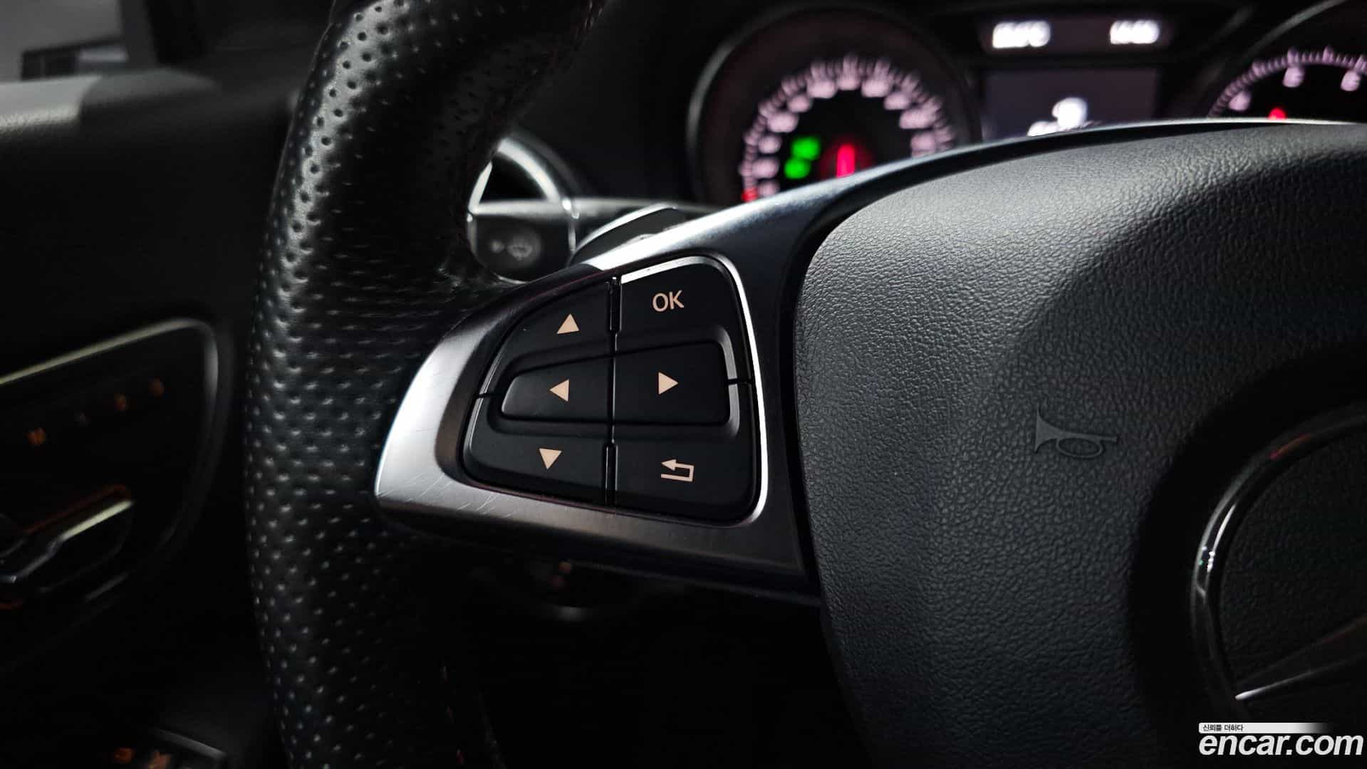 CLA-Class Mercedes-Benz 2018.7-OPTION-040