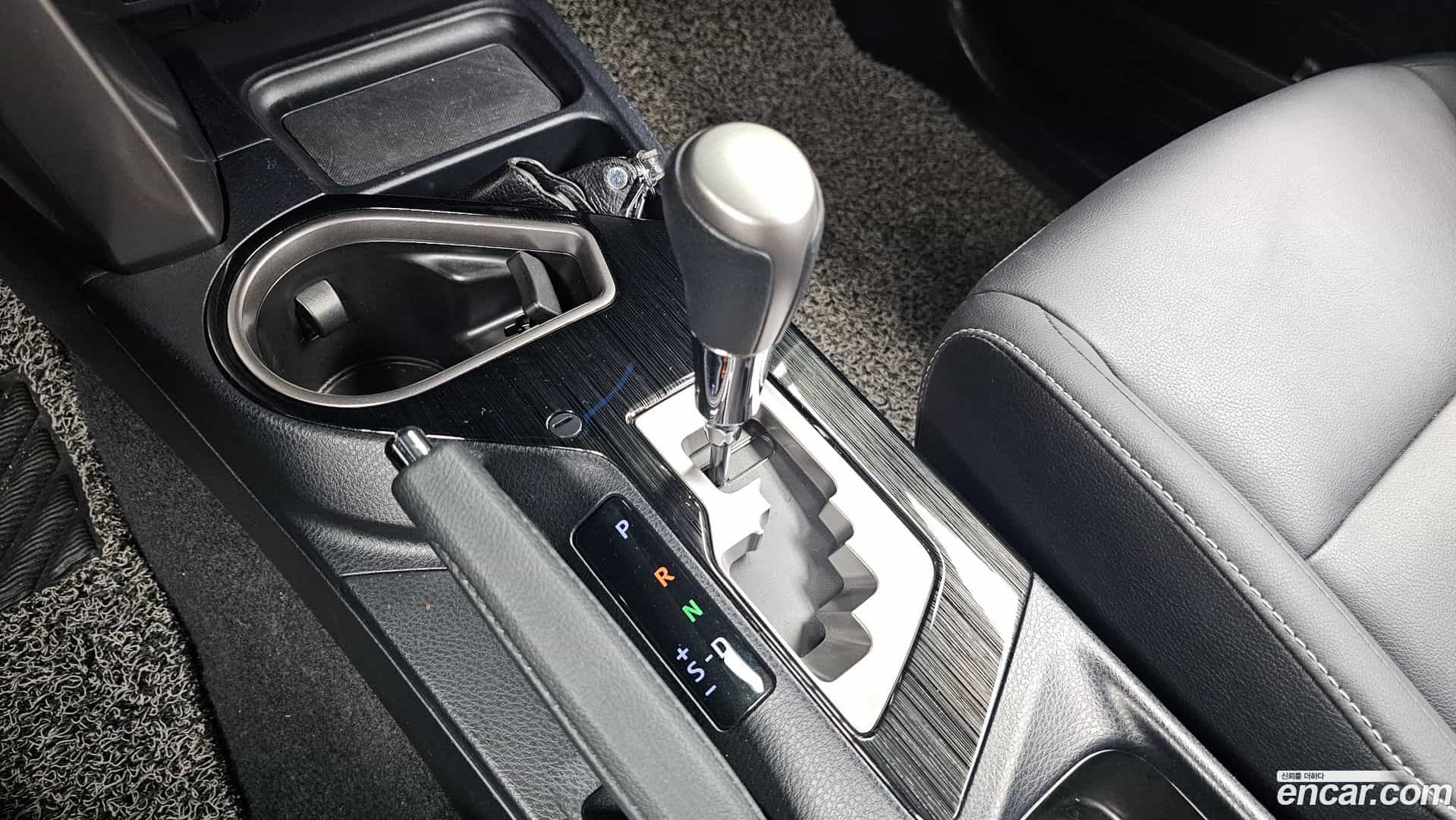 RAV4 Toyota 2018.11-INNER-009