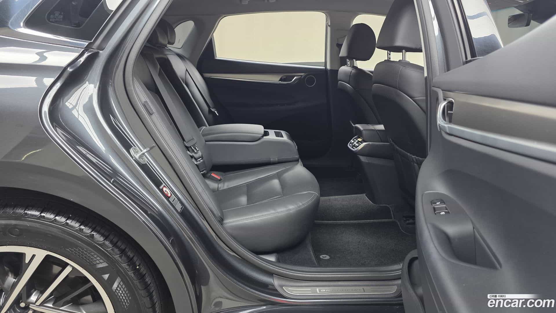 Grandeur Hyundai 2019.10-OPTION-015