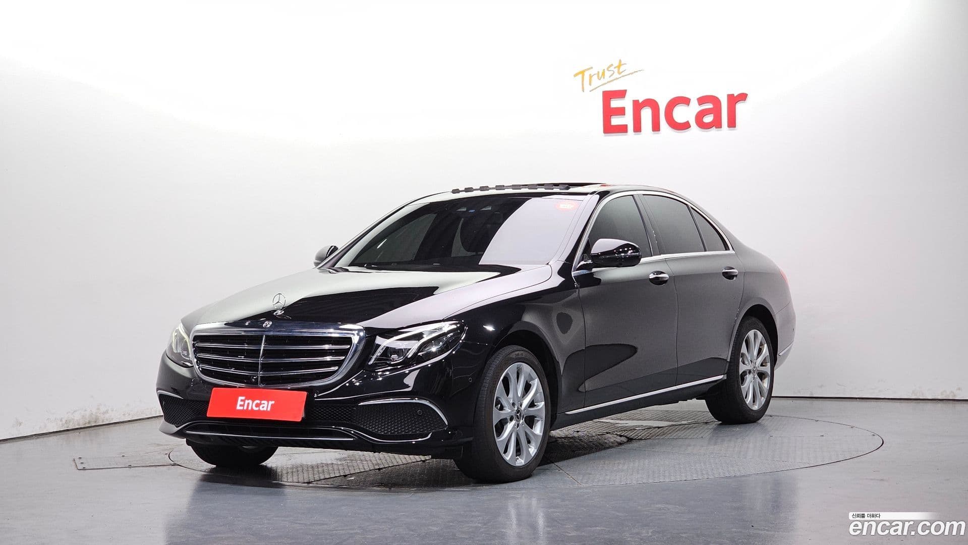 Main__Slider__Photo:E-Class Mercedes-Benz 2017.11-0