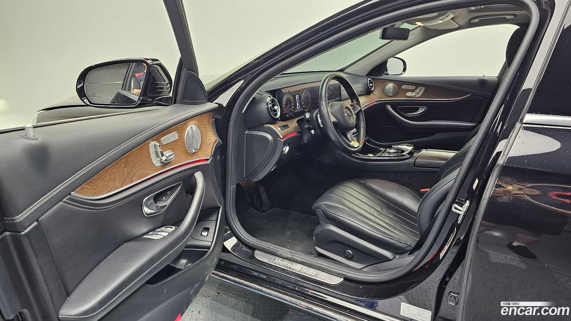 E-Class Mercedes-Benz 2017.11-INNER-010