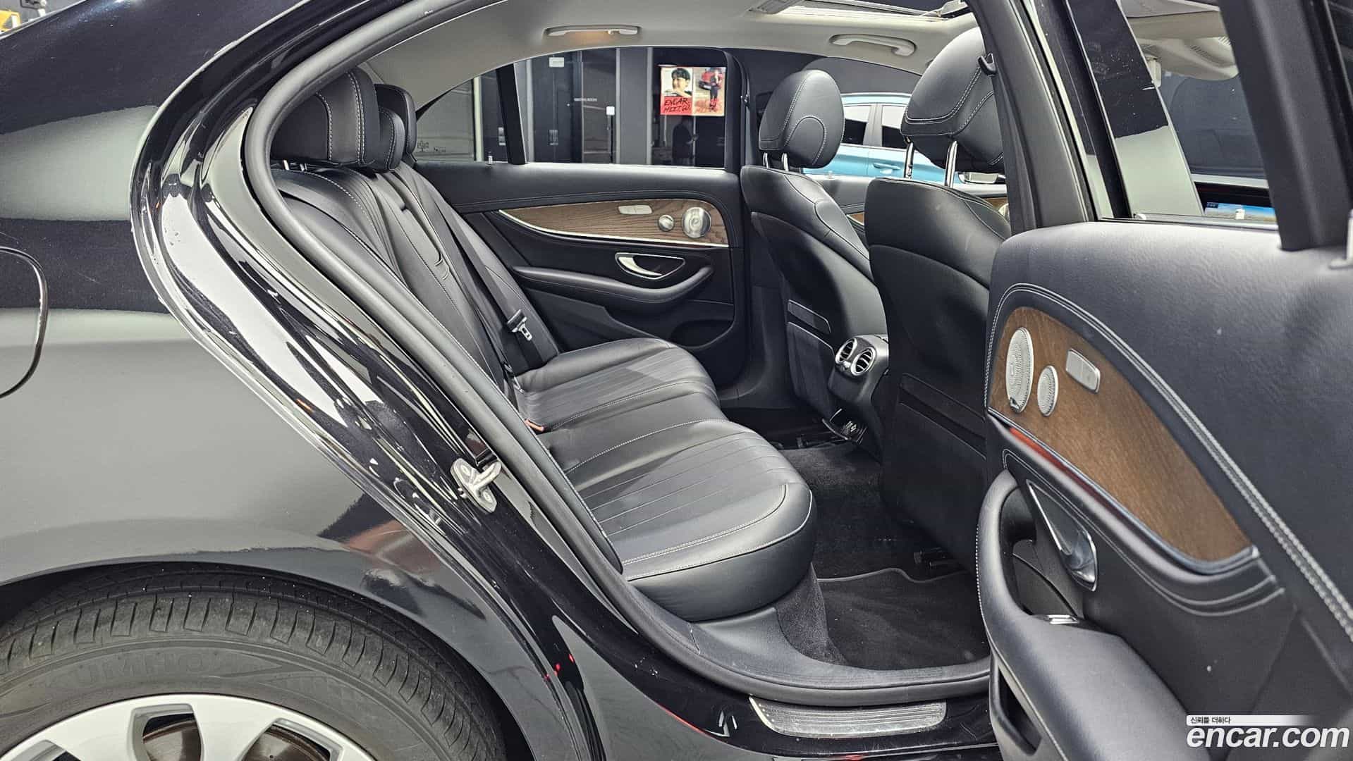E-Class Mercedes-Benz 2017.11-OPTION-016