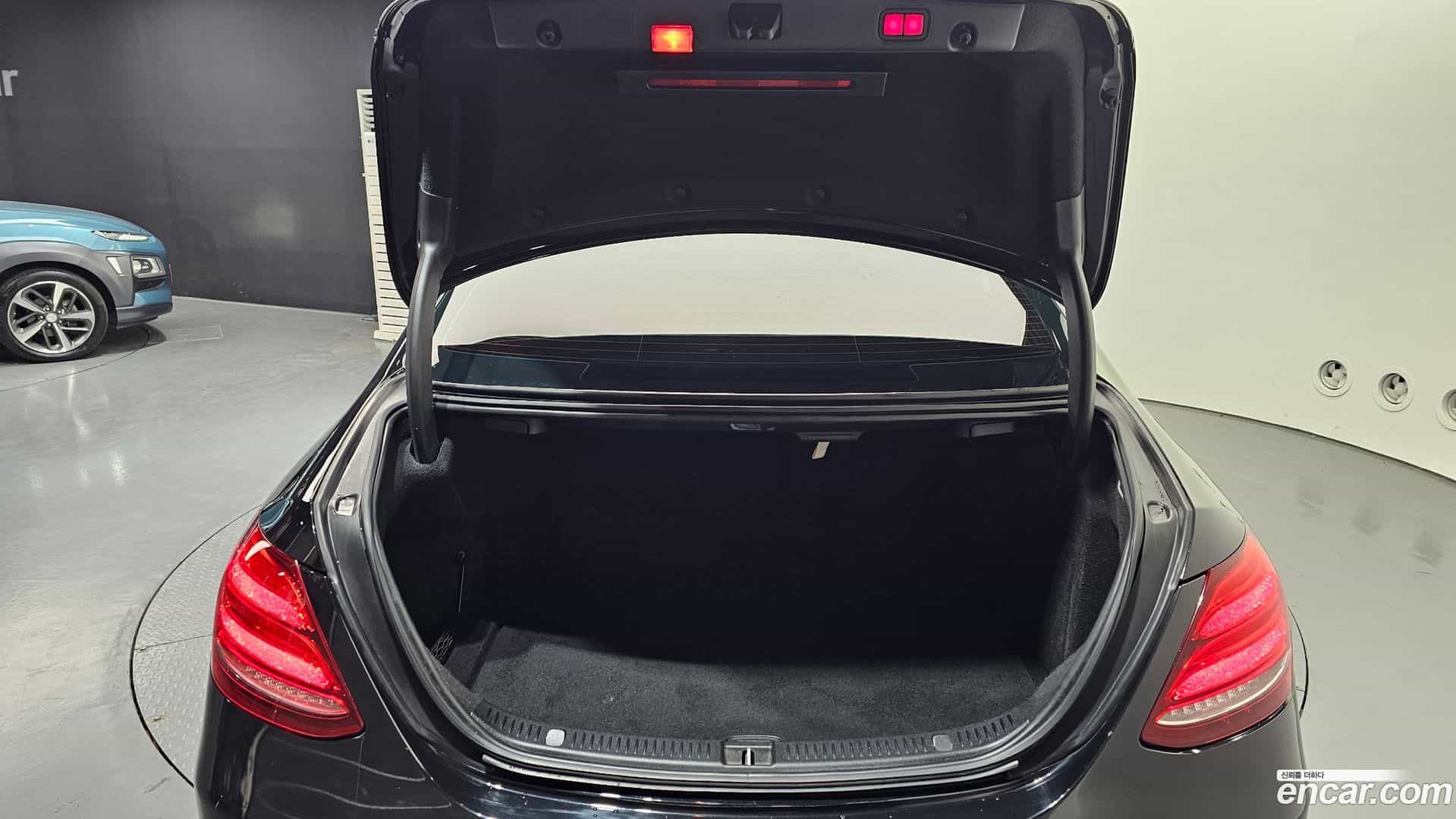 E-Class Mercedes-Benz 2017.11-OPTION-024