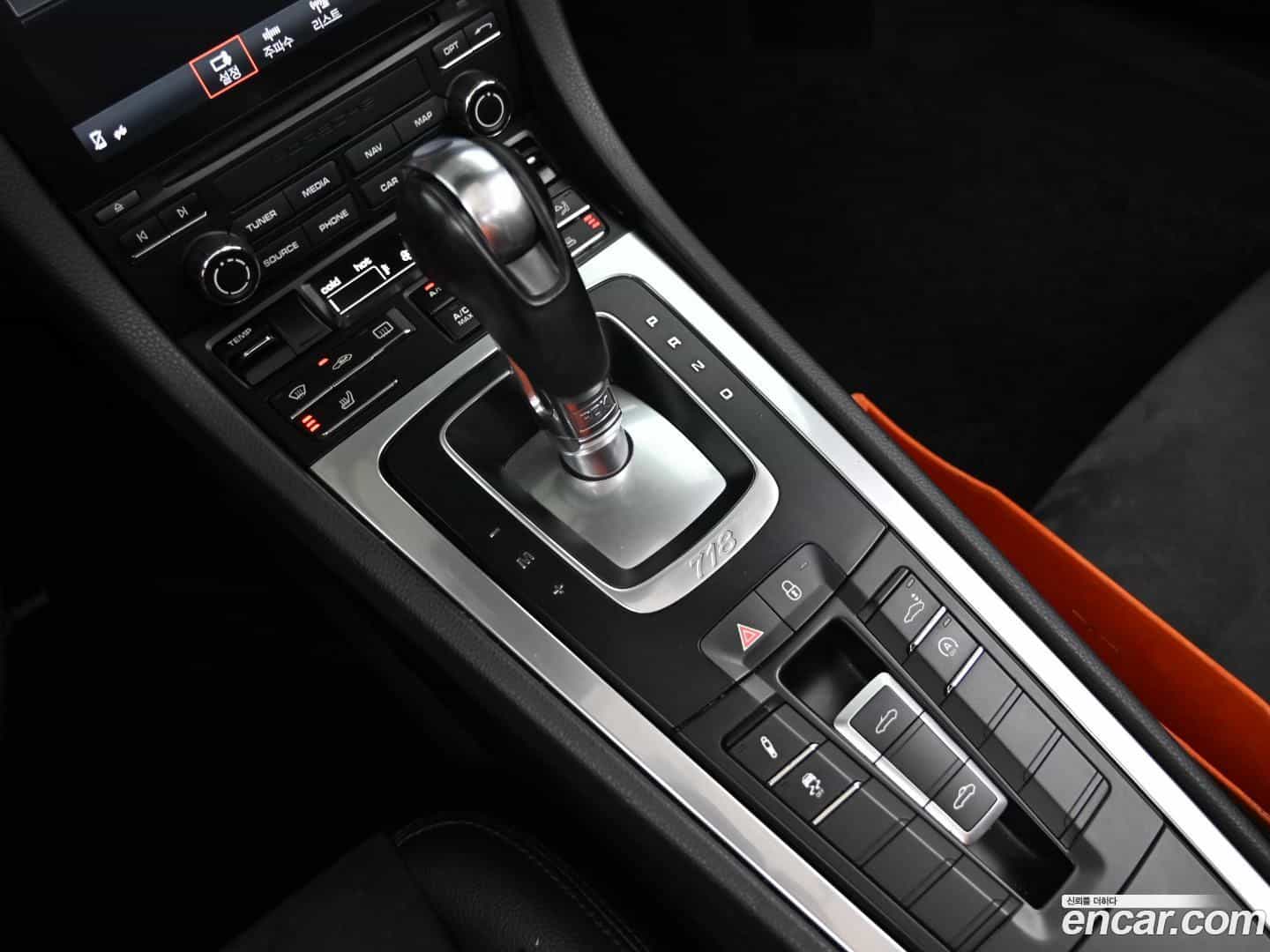 718 Porsche 2017.8-INNER-009