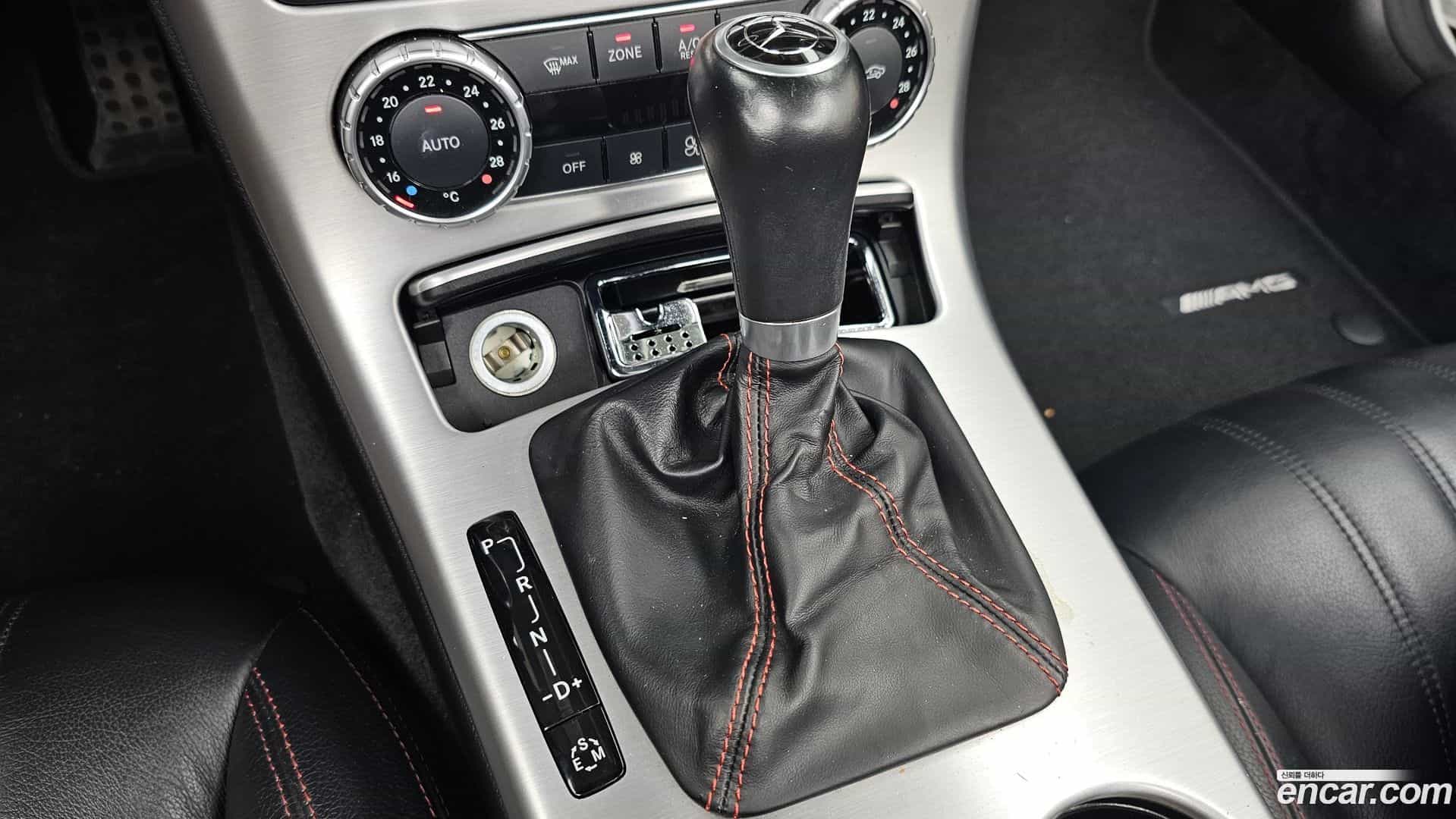 SLK-Class Mercedes-Benz 2015.3-INNER-009