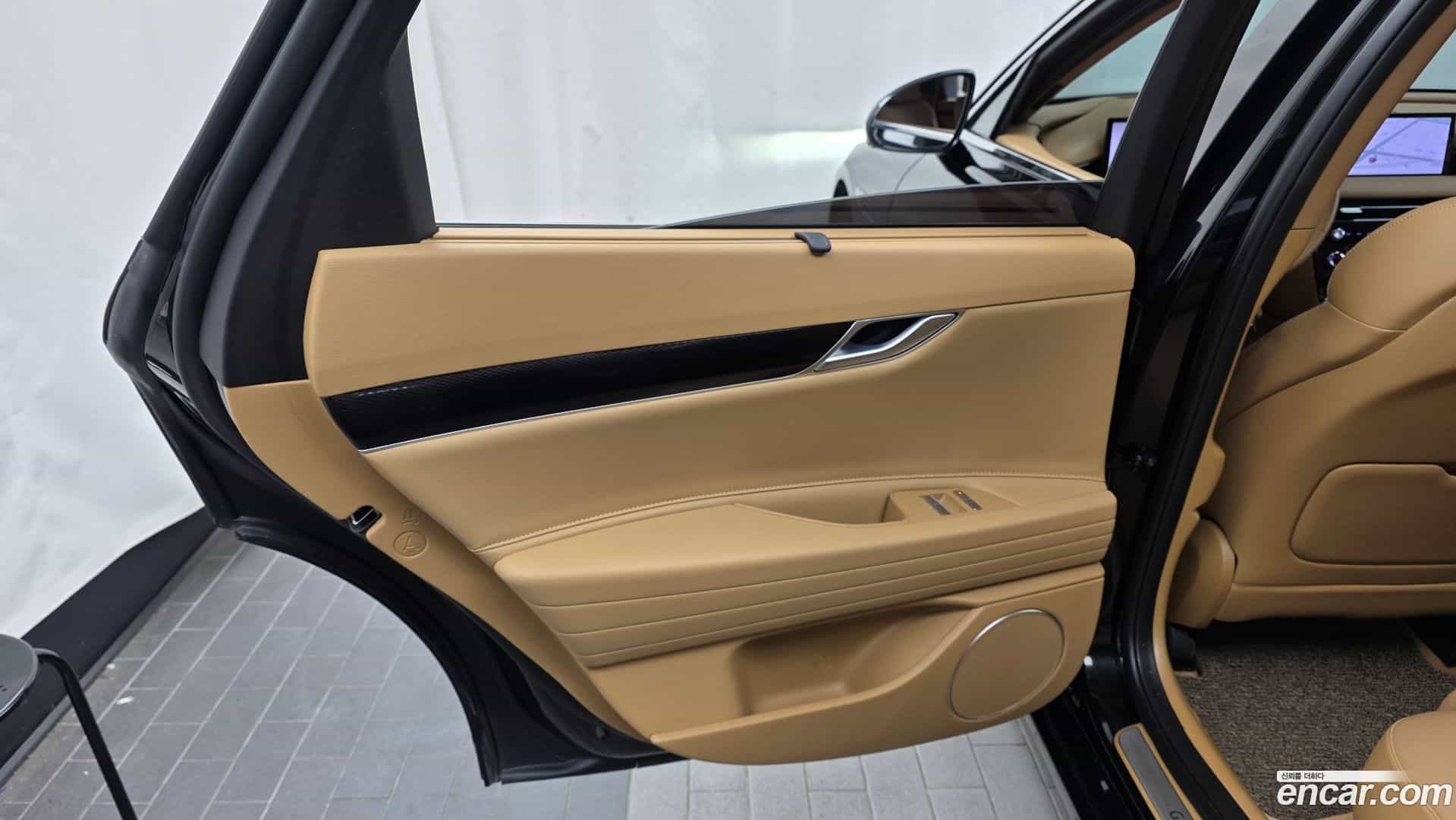 G80 Genesis 2025.1-INNER-035