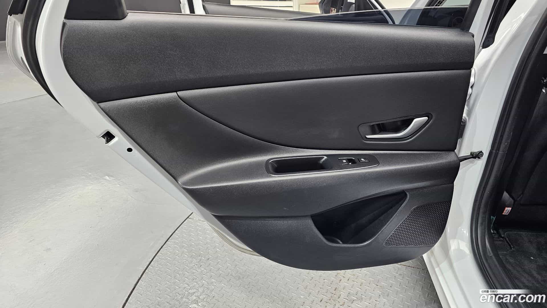 AVANTE Hyundai 2022.4-INNER-035