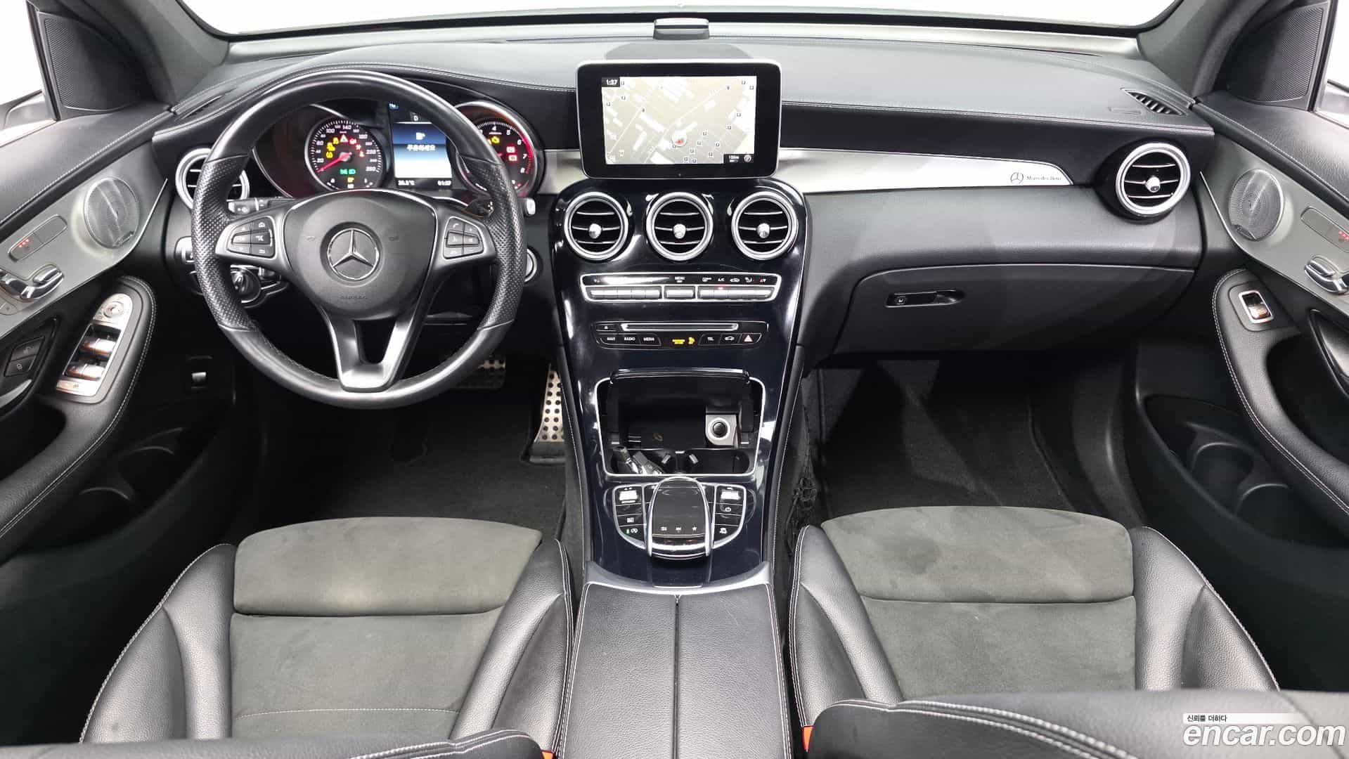 GLC-Class Mercedes-Benz 2019.5-INNER-007