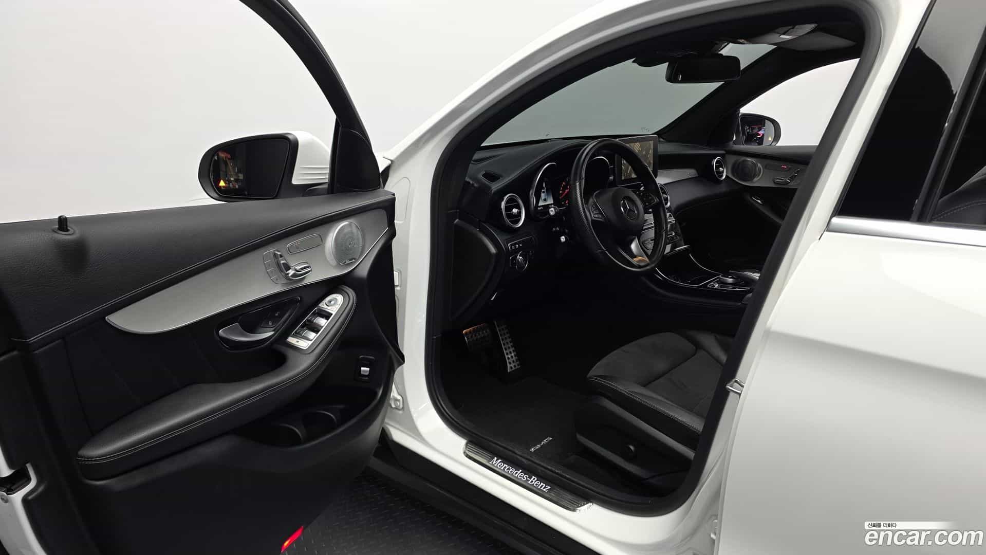 GLC-Class Mercedes-Benz 2019.5-INNER-010