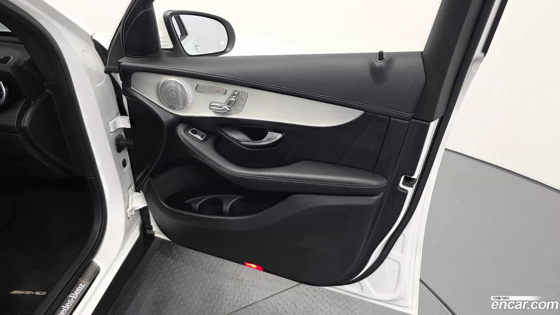 GLC-Class Mercedes-Benz 2019.5-INNER-034