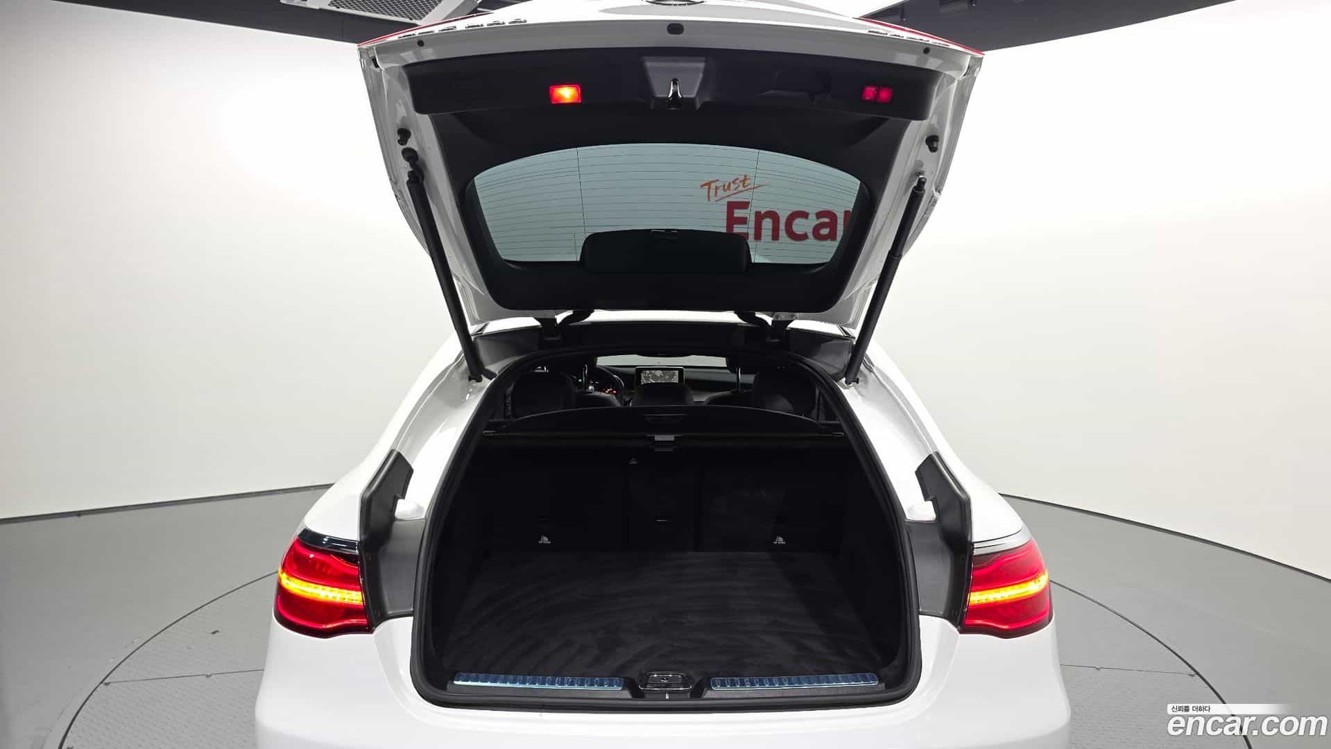 GLC-Class Mercedes-Benz 2019.5-OPTION-042
