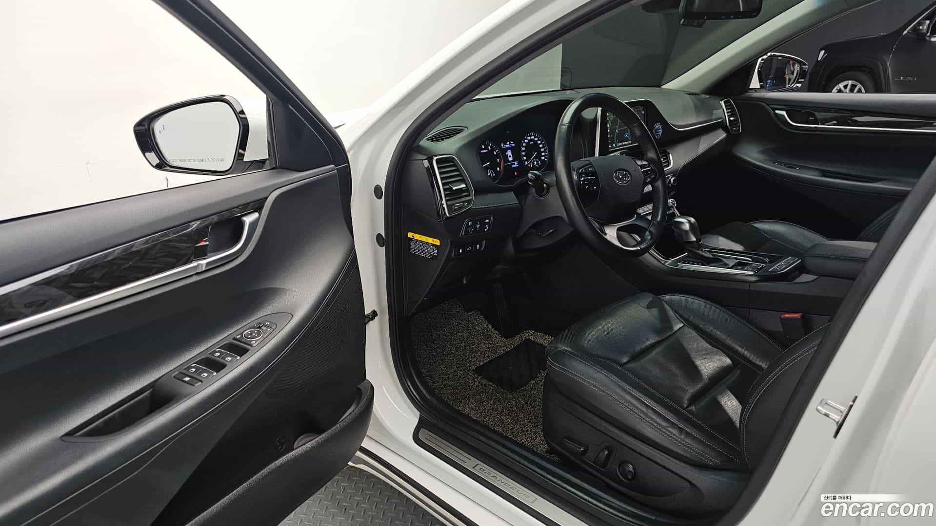 Grandeur Hyundai 2019.3-OPTION-015