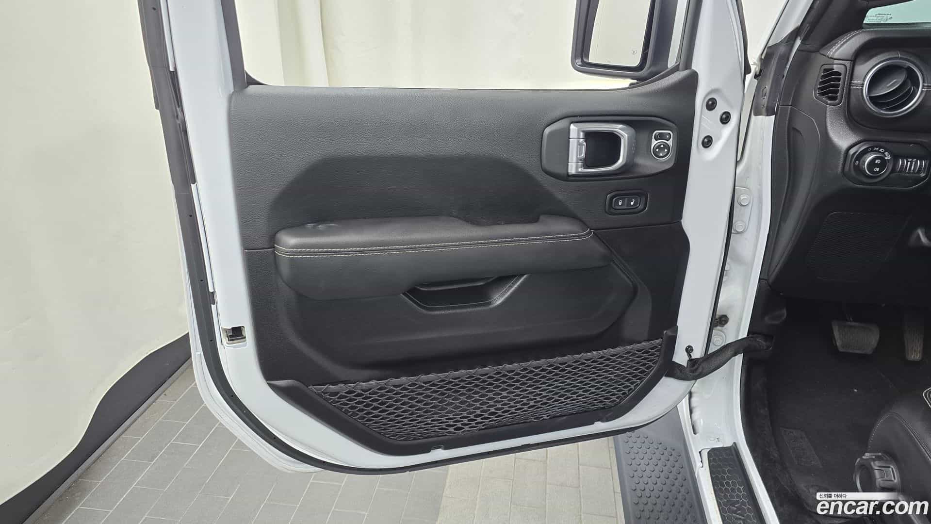 Wrangler Jeep 2023.6-INNER-034