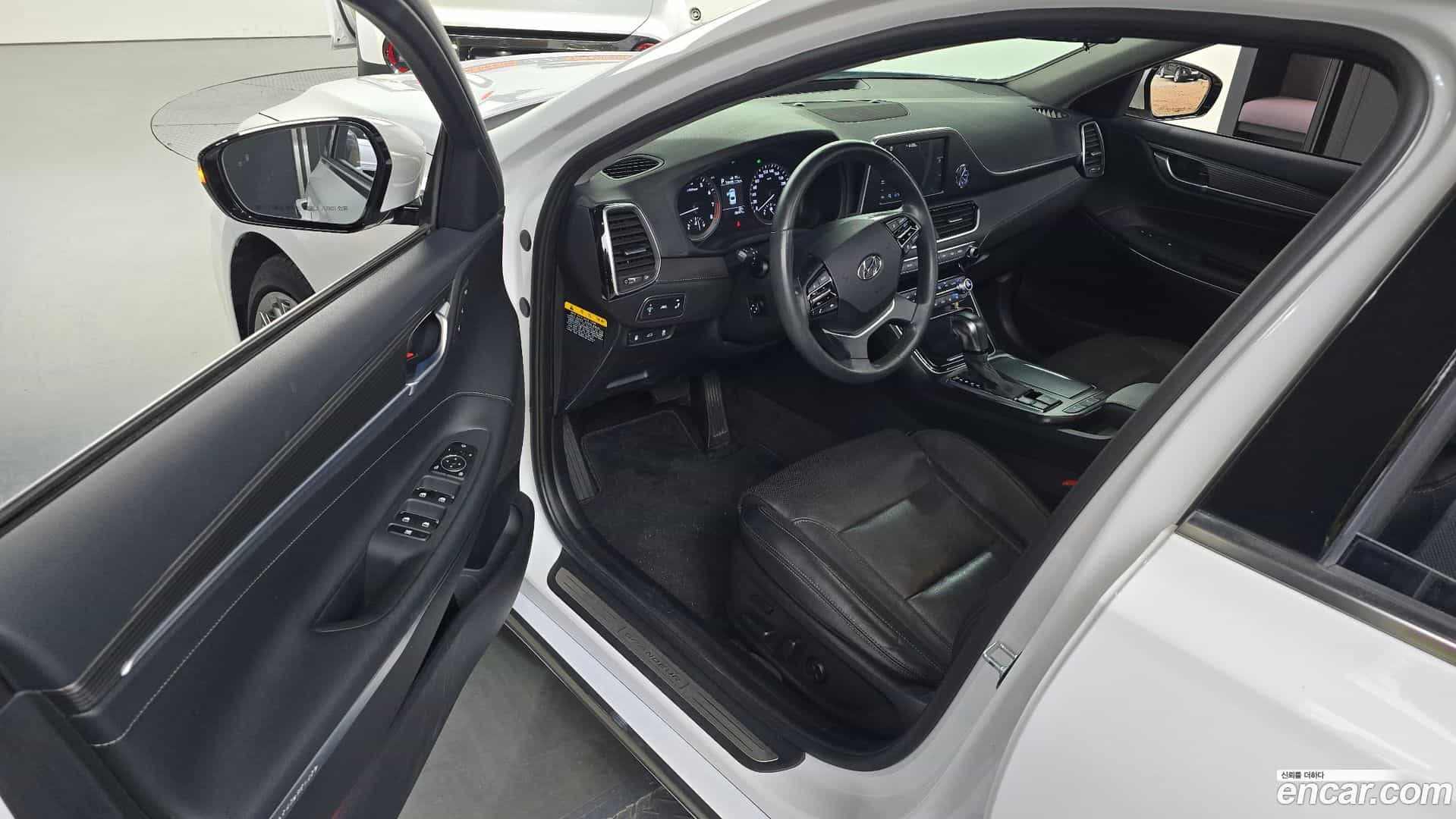 Grandeur Hyundai 2018.3-INNER-010