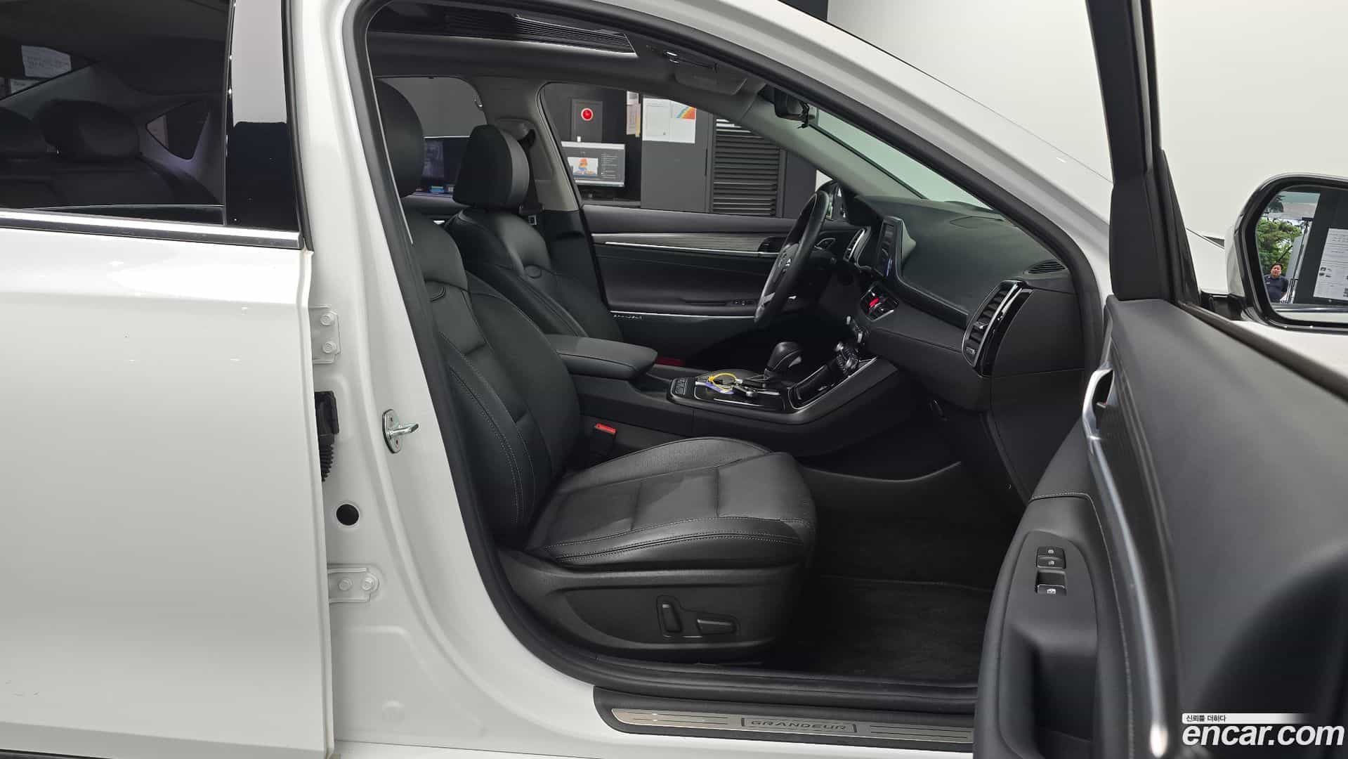 Grandeur Hyundai 2018.3-INNER-036