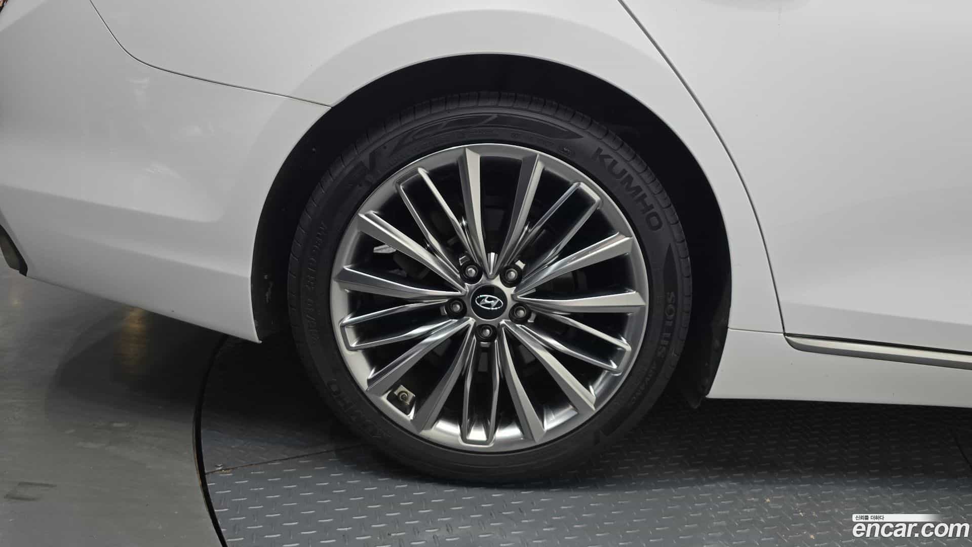 Grandeur Hyundai 2018.3-OPTION-044