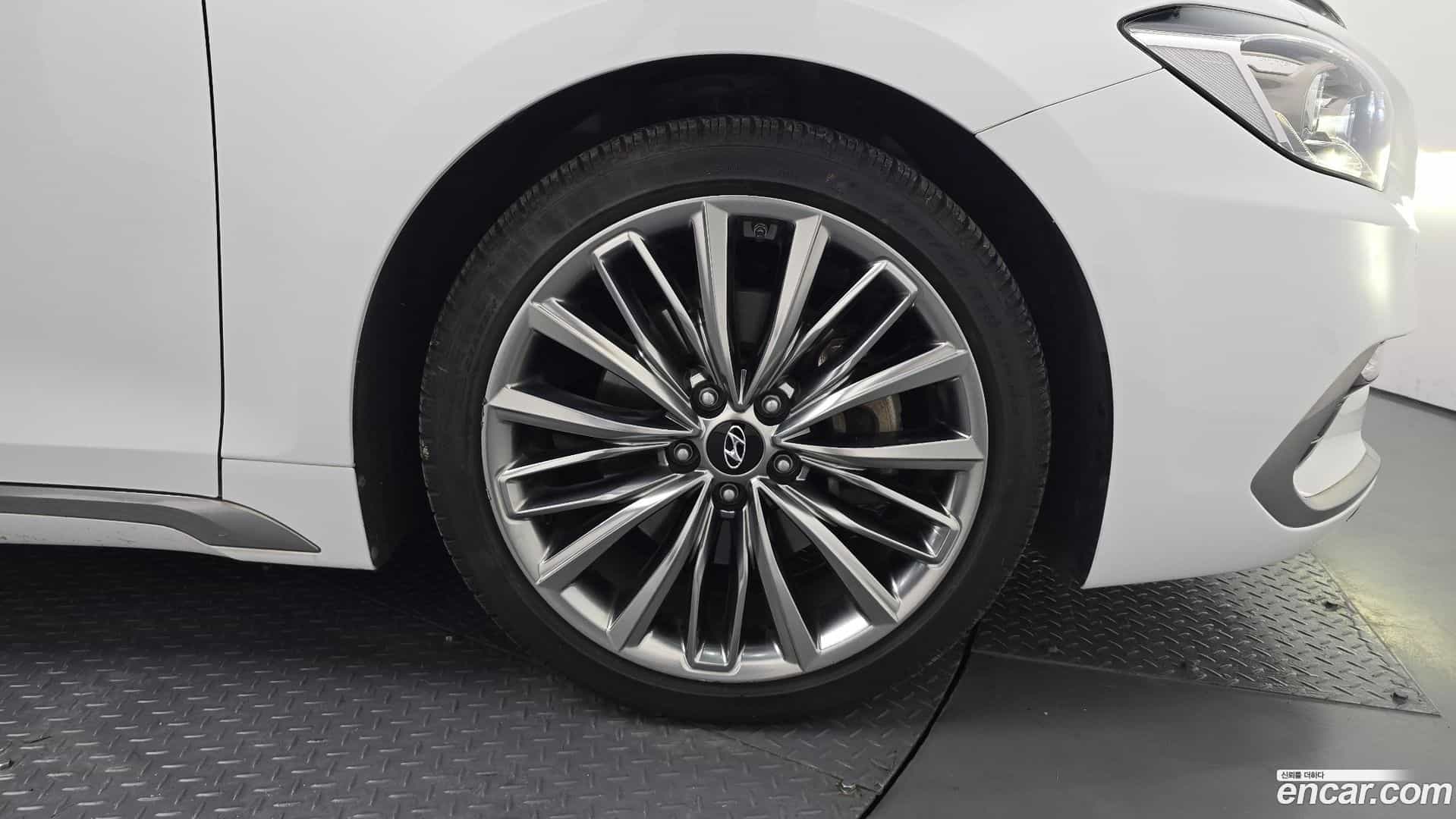 Grandeur Hyundai 2018.3-OPTION-045